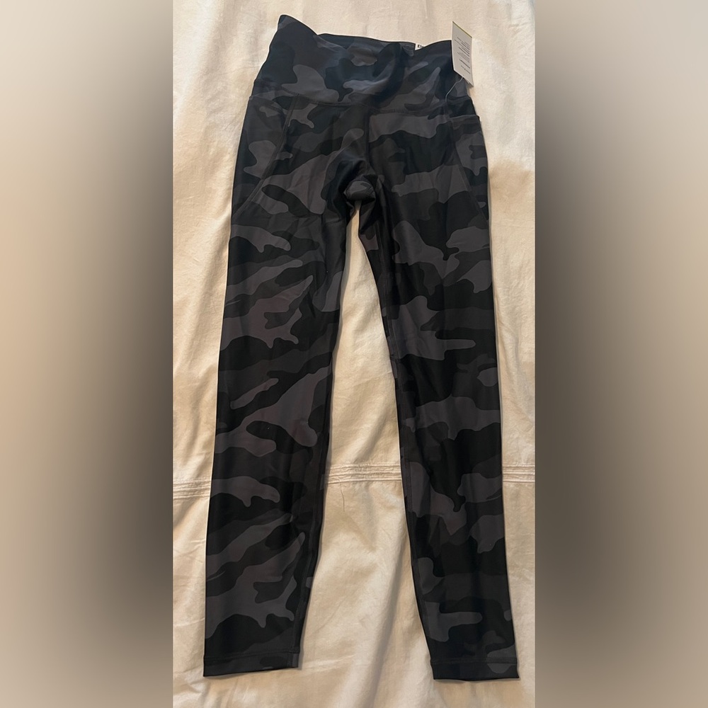 Old Navy Black Camouflage High-Rise Leggings
